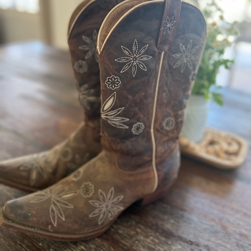 Women’s Shyanne Brown Leather Cowboy Boots, Size 10